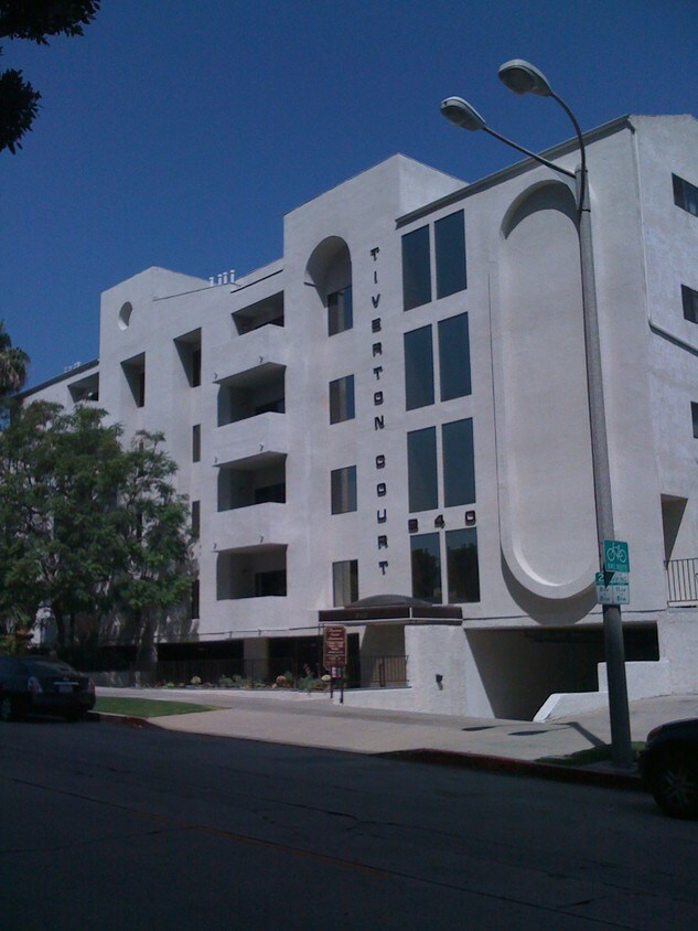 Foto principal - 940 Tiverton Ave
