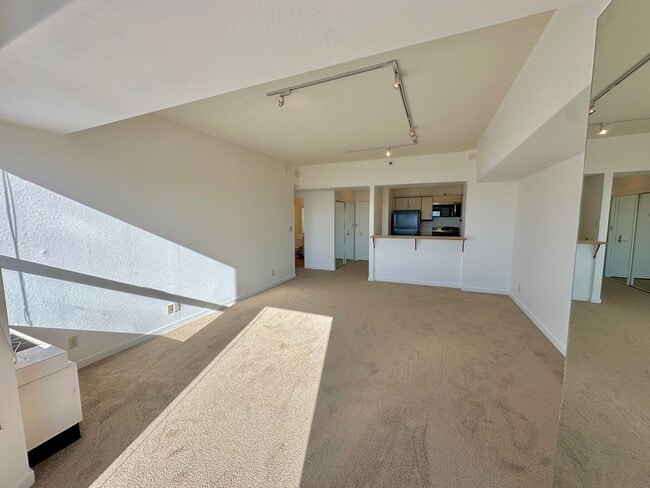 Building Photo - One-Bedroom, one-bathroom available for re...