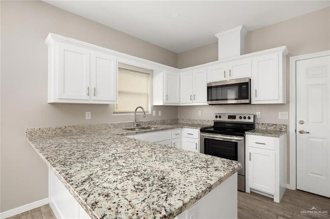Building Photo - 304 S Retama Ln