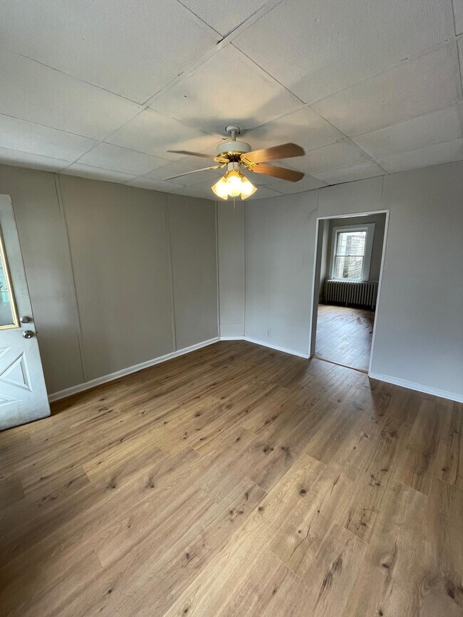 family room - 114 Mercer St