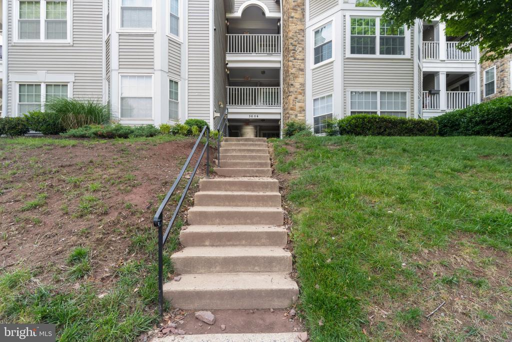 5604 Willoughby Newton Dr Unit 16, Centreville, VA 20120 Room for