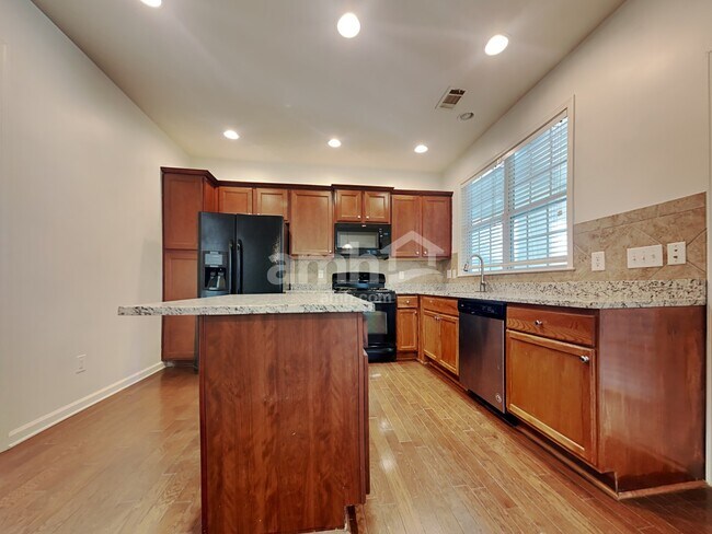 Building Photo - 922 Idlewood Dr