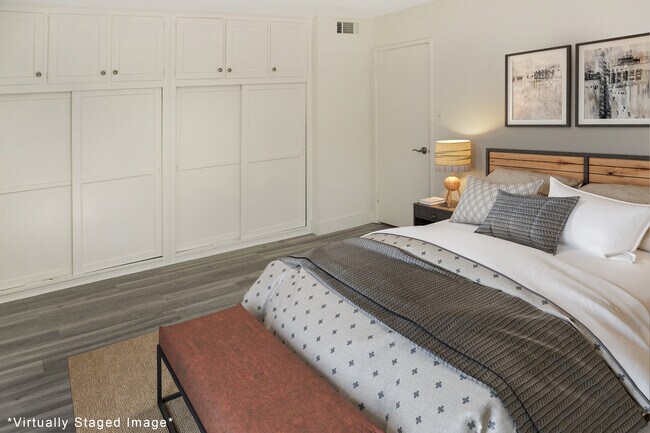 Building Photo - 219 E Chestnut St