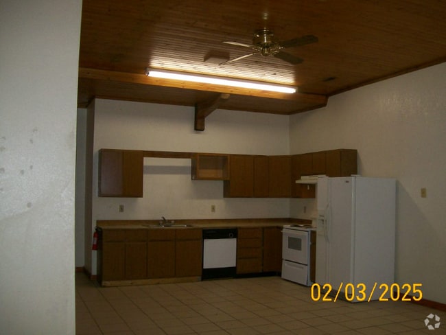 Building Photo - 528 N M St
