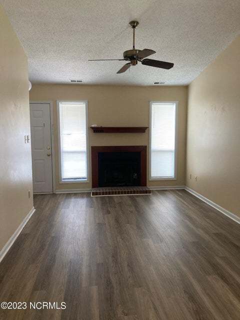 Building Photo - 193 Village Cir