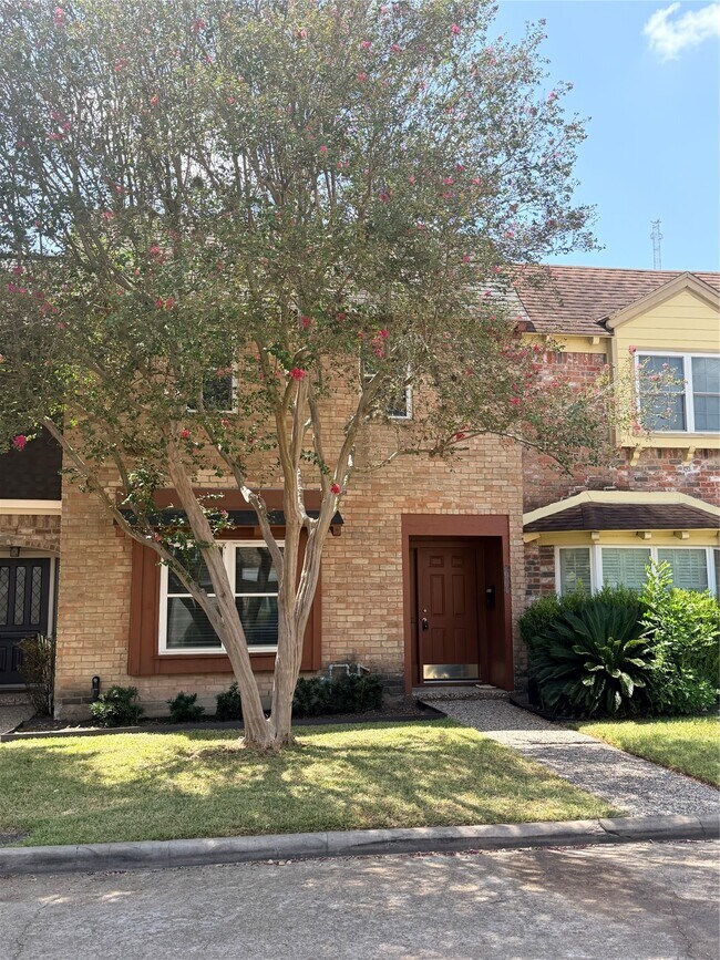 Building Photo - 1351 Mardi Ln