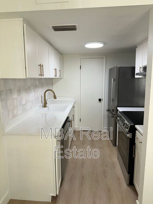 Foto del edificio - 8037 E Glenrosa Ave