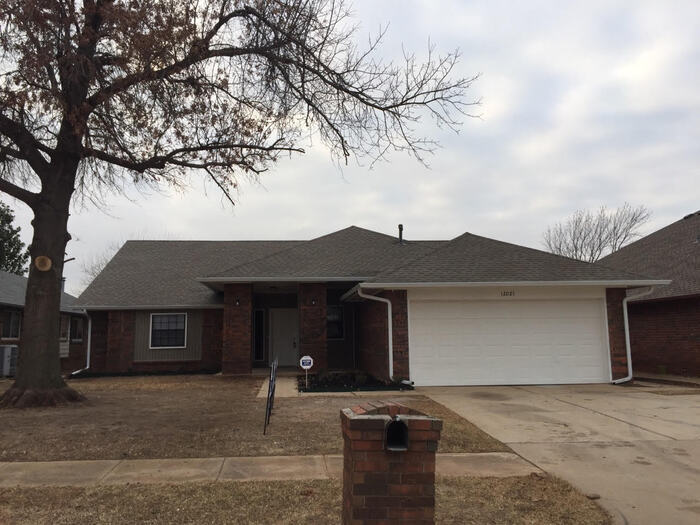Primary Photo - 12021 Blueway Ave