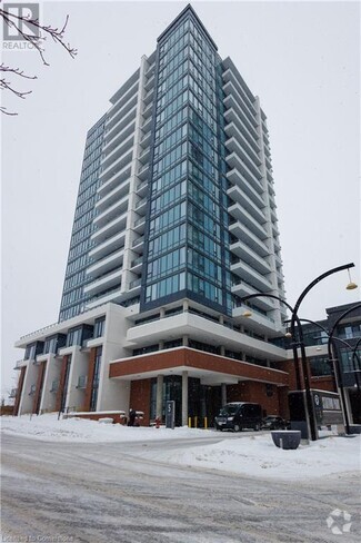 Building Photo - 5 Wellington St S