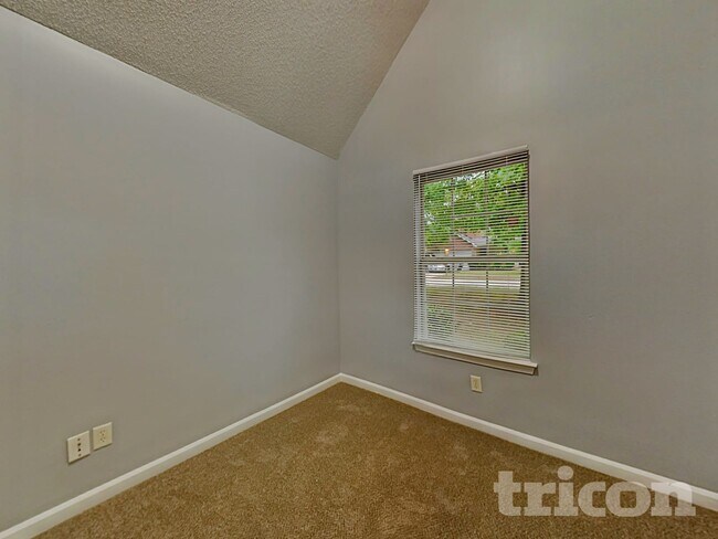 Foto del edificio - 161 Kentwood Springs Dr