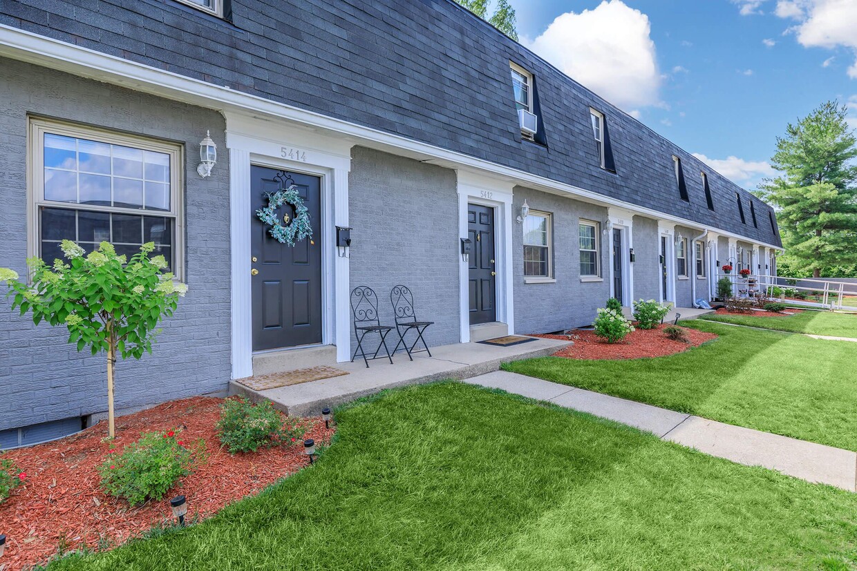 Primary Photo - Townhomes at Blendon