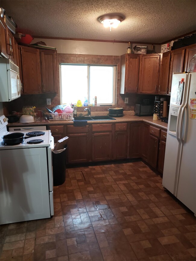 Foto del edificio - 10505 Corrington Ave