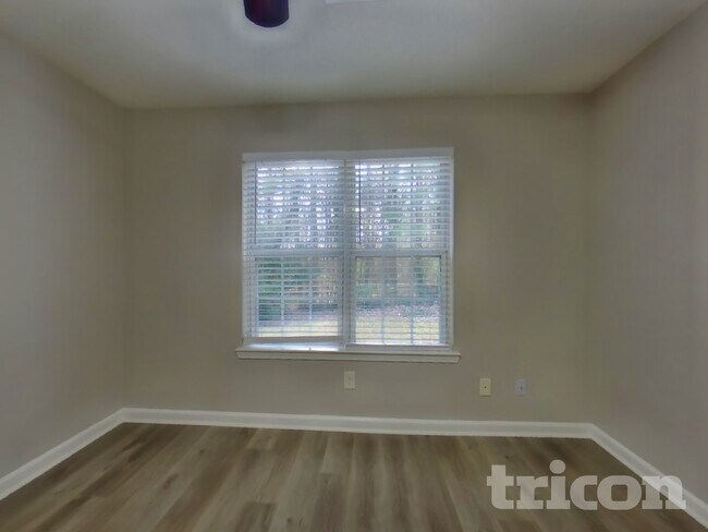 Foto del edificio - 5021 Meadow Trce