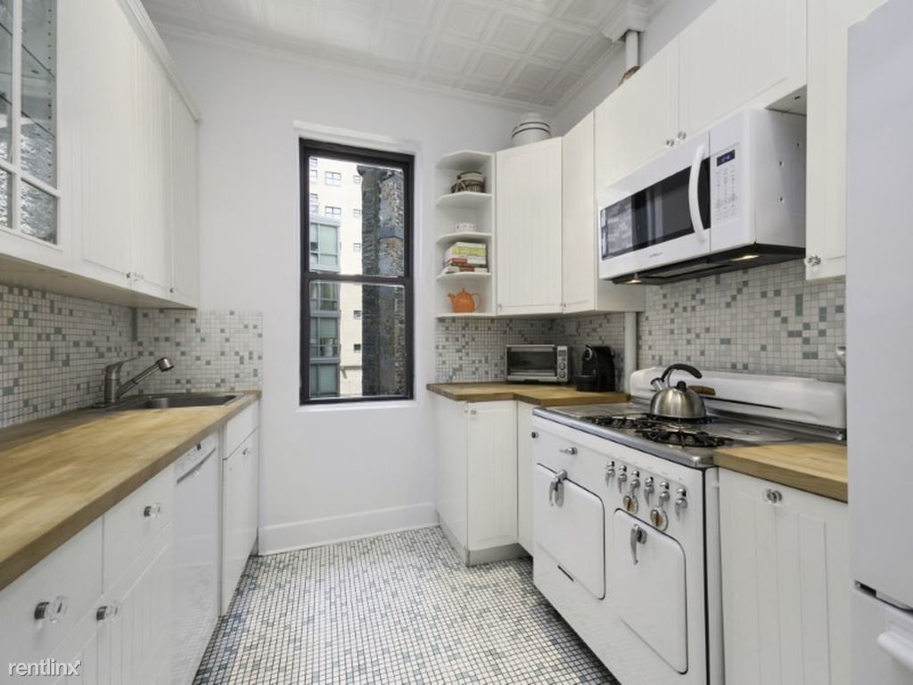 Primary Photo - 2 br, 1 bath Apartment - 126 E 12th St