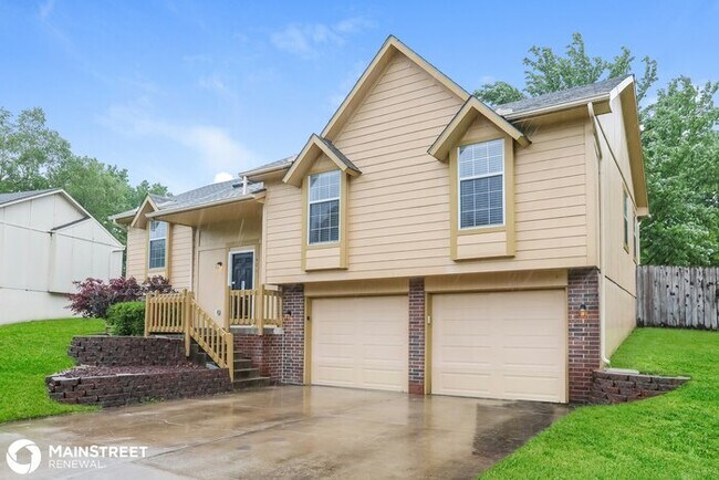 Building Photo - 406 South Huntington Dr, Greenwood, MO 64034