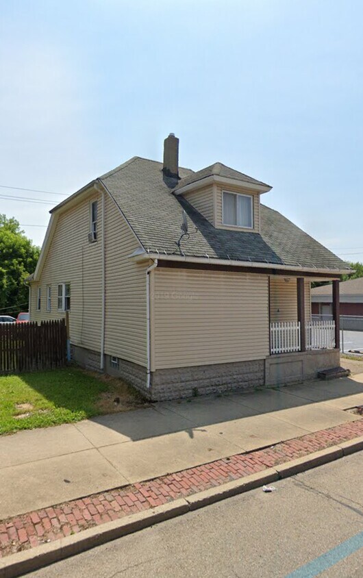 697 N Main St, Akron, OH 44310 Townhome Rentals in Akron OH