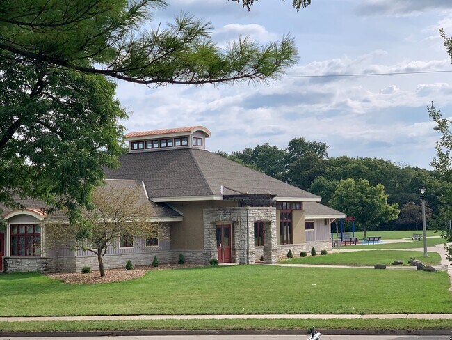 Foto del edificio - 2825 N Humboldt Blvd