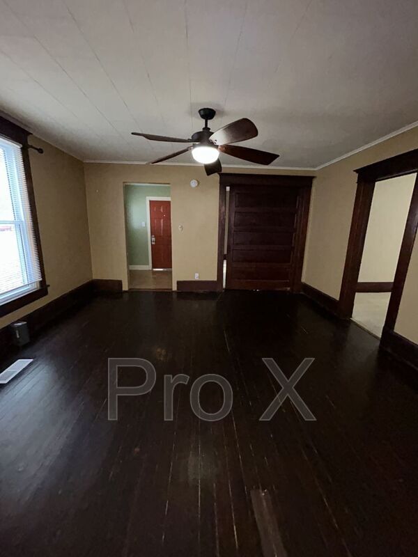 Foto del edificio - 404 W 1st St