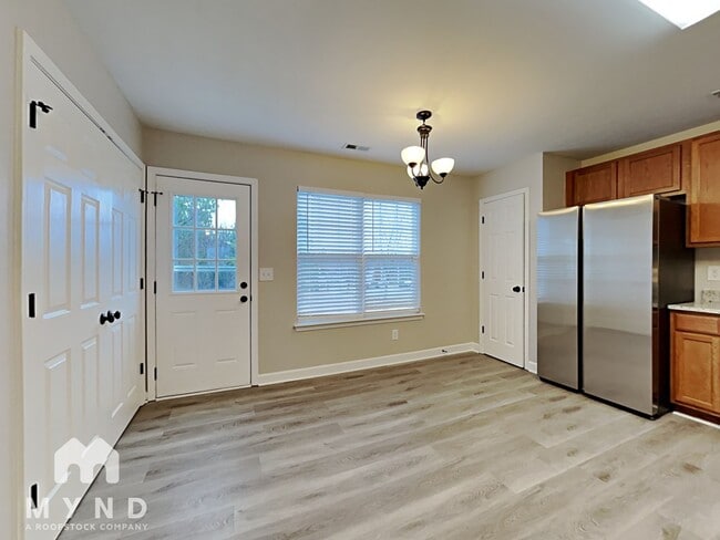 Building Photo - 4132 Broadstairs Dr SW