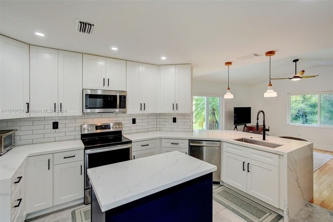 Building Photo - 4122 Sapphire St