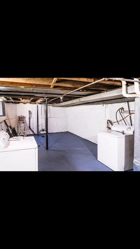 Basement with washer and dryer - 4701 21st Ave