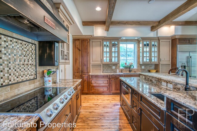 Building Photo - 5 br, 6 bath House - 94 Sunbeam Dr.