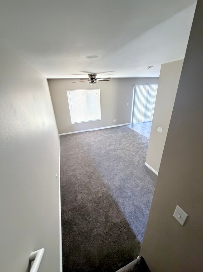 Building Photo - 198 E 5460 S