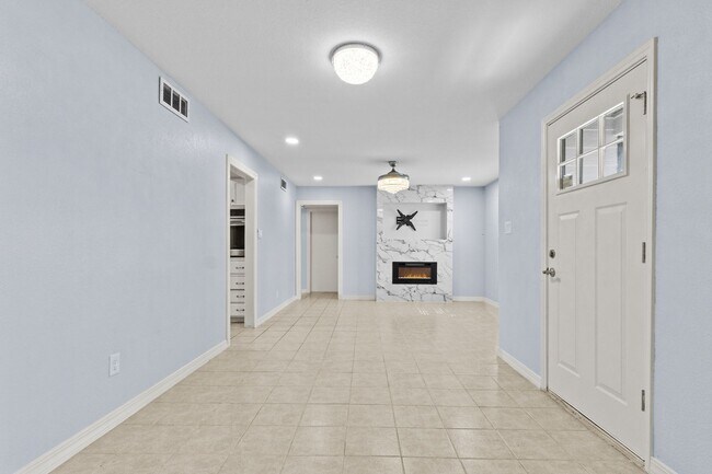 Foto del edificio - 218 W Williamson Ave