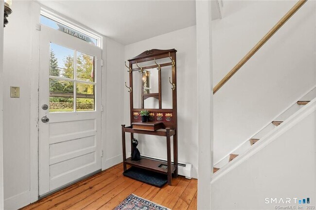 Foto del edificio - 47 Hollow Tree Ridge Rd