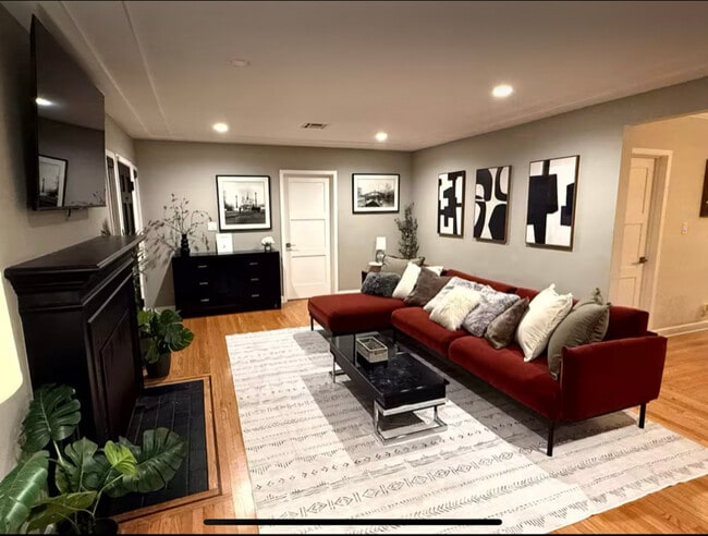 Foto del edificio - 404 S Beachwood Dr