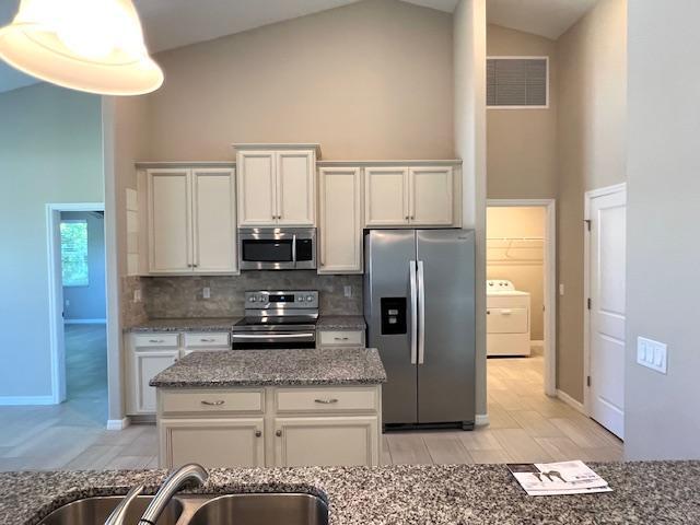 Foto del edificio - 1 Waldorf Pl