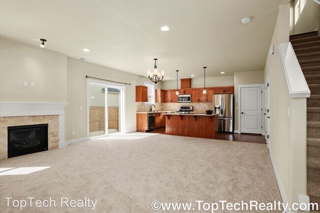 Building Photo - 4 br, 2.5 bath House - 343 SW Mitchum Ter
