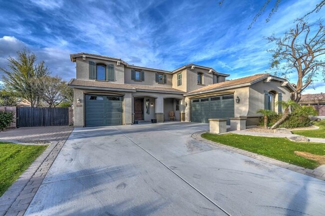 Building Photo - 112 W Crescent Way