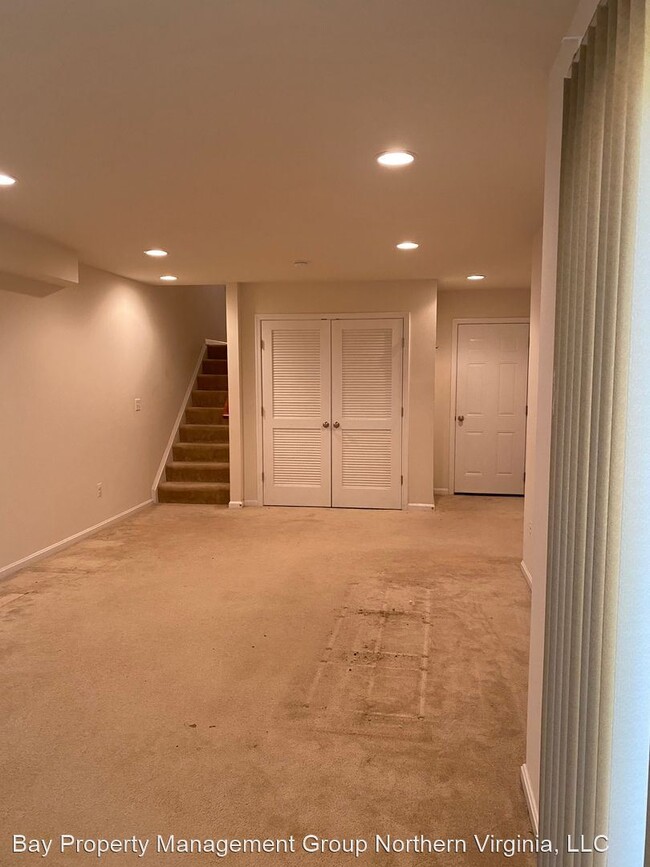 Building Photo - 4 br, 3.5 bath House - 42737 Ogilvie Sq