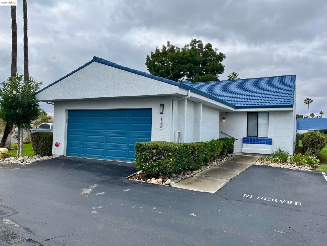 Primary Photo - 5796 Cutter Loop