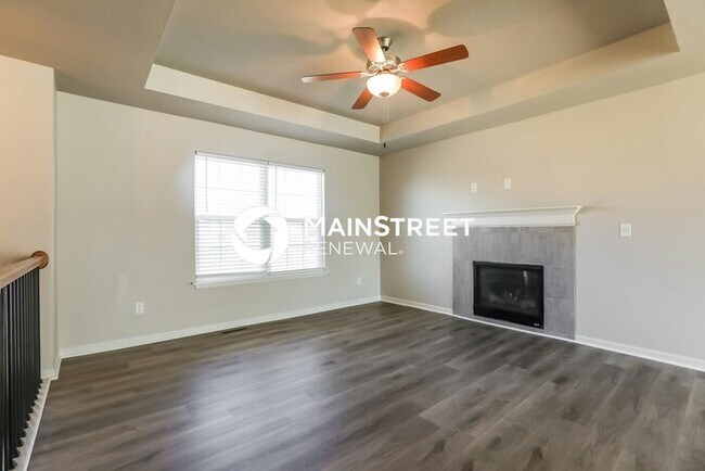 Foto del edificio - 3 Bedroom Pet-Friendly Home in Raymore, MO with Main Street Renewal