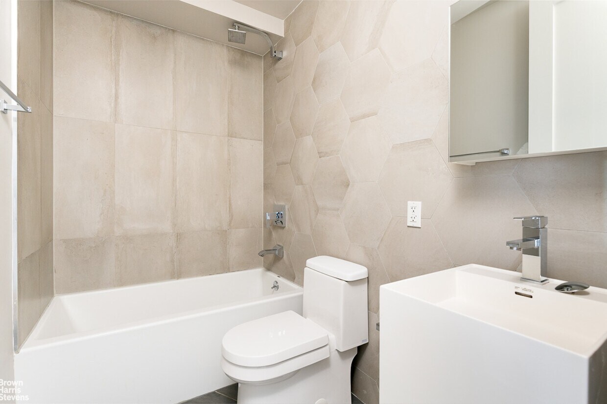 Building Photo - 24 Starr St