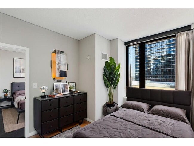 Building Photo - 497 S Marquette Ave