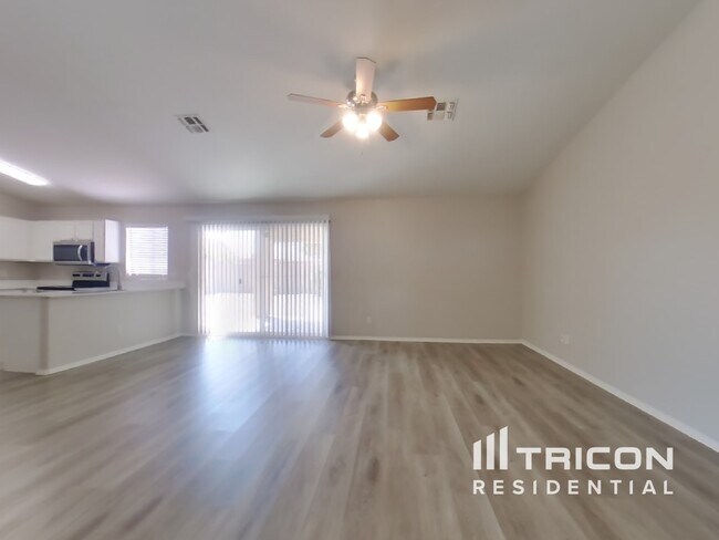 Foto del edificio - 13261 W Paradise Ln
