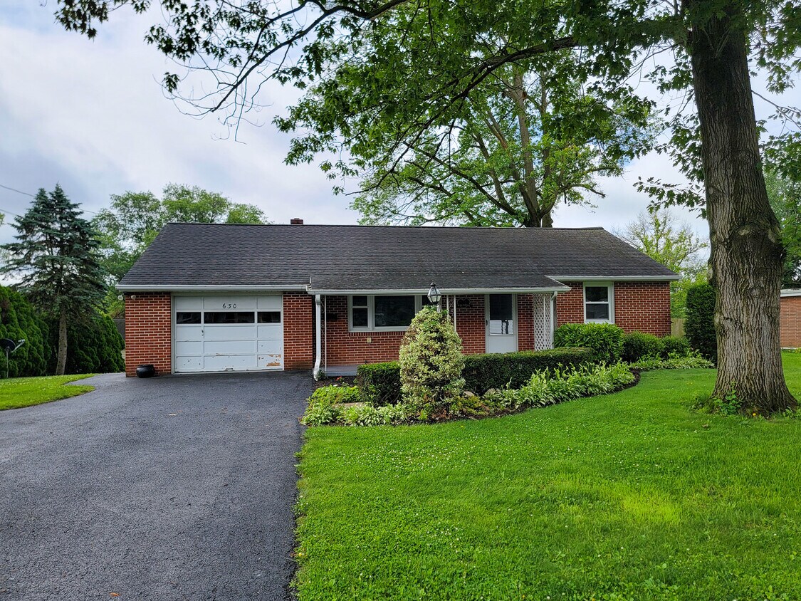 Foto principal - 630 Hampden Rd