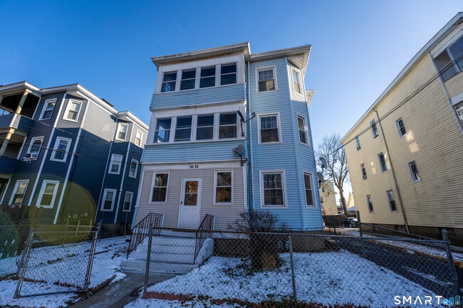 Building Photo - 62 James St