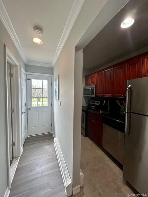 Building Photo - 184 Hallock Rd