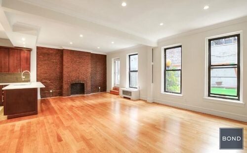 Building Photo - 53 E 77th St