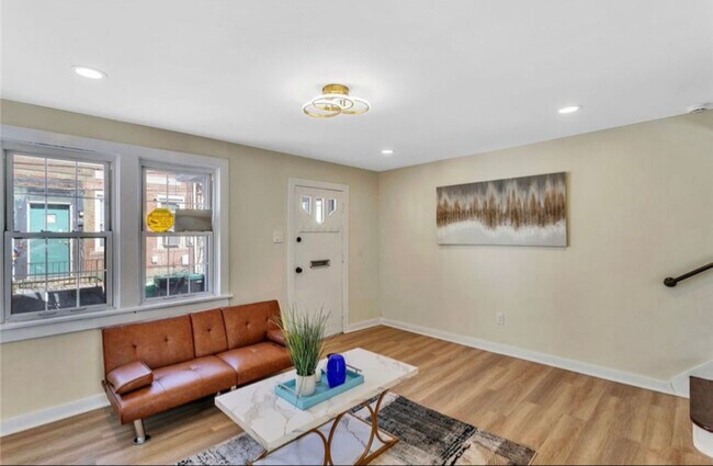 Building Photo - 407 Short Canal St