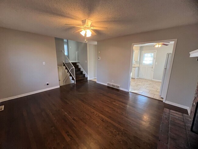 Foto del edificio - 3-Bedroom Home With Finished Basement and ...