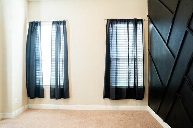 Front Office Room - 108 Lone Oak Dr