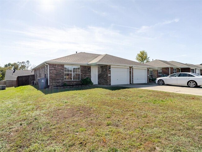 Foto del edificio - 12 Holly Dr