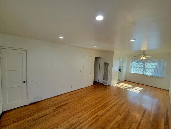 Building Photo - 1746 Canada Blvd