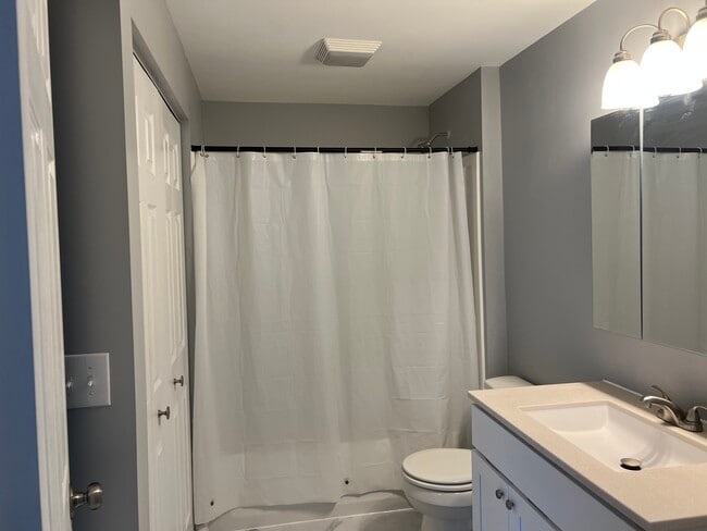 Building Photo - 306 E Main St