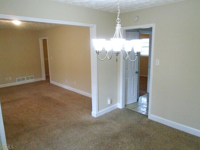 Foto del edificio - 629 Woods Dr NW